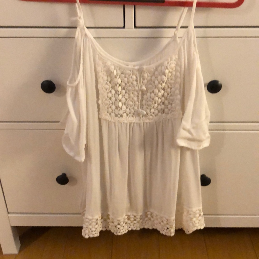 NEVER WORN Boho cold shoulder shirt